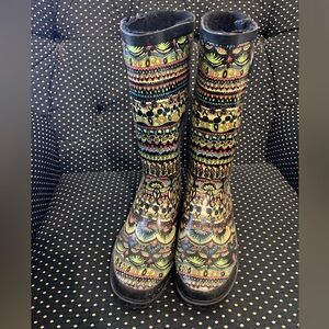 ✌🏼 Sakroots Peace Paisley Colorful Boho Tribal Tall Plush Boots Size 9